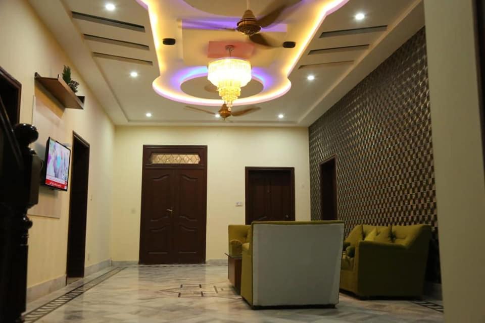 Hotel Pak Continental Мултан Экстерьер фото