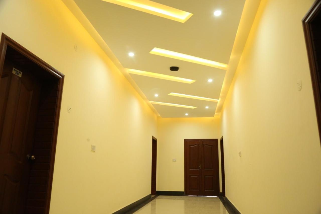 Hotel Pak Continental Мултан Экстерьер фото