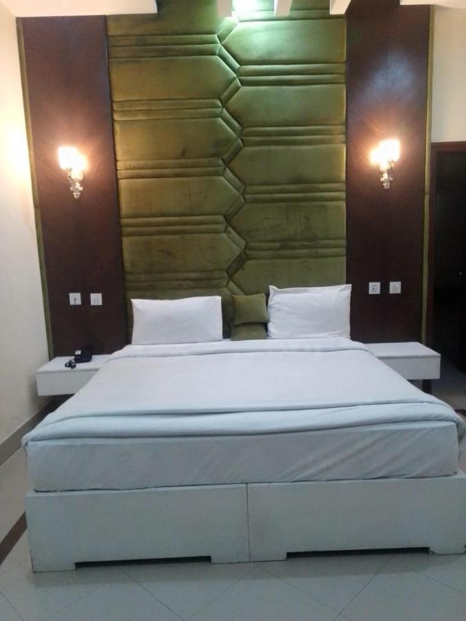 Hotel Pak Continental Мултан Экстерьер фото