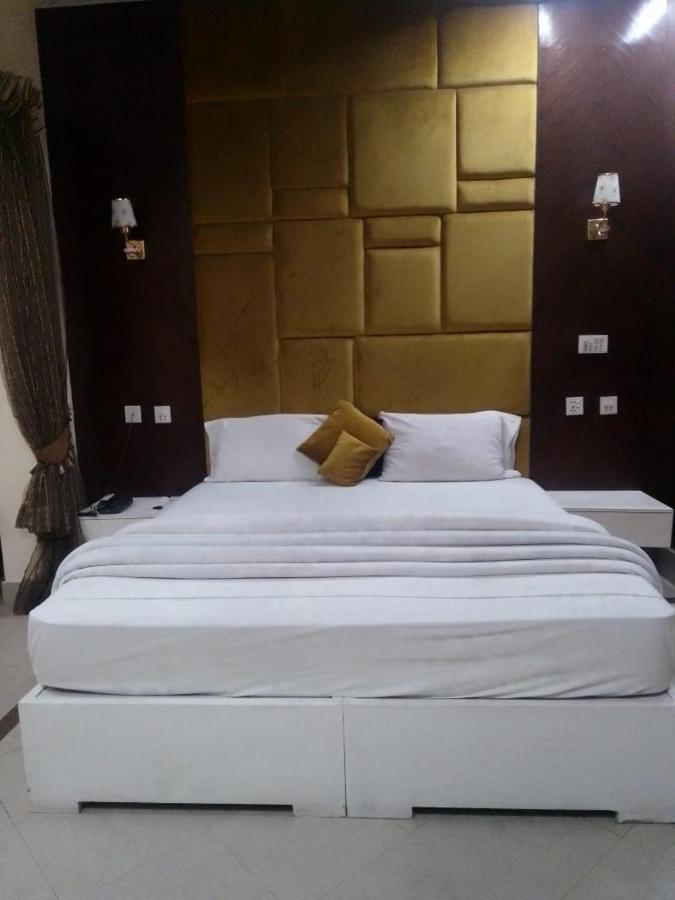 Hotel Pak Continental Мултан Экстерьер фото