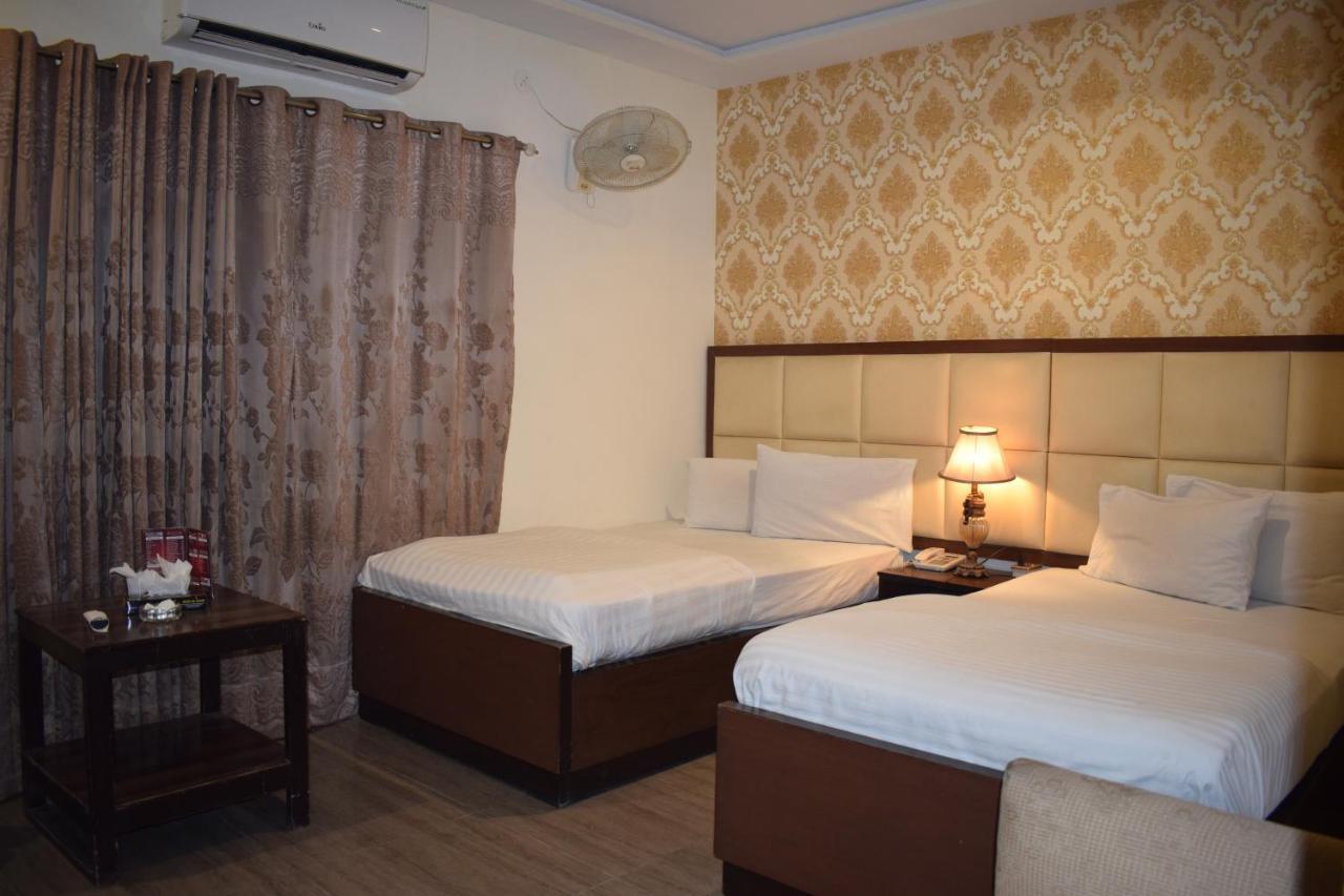 Hotel Pak Continental Мултан Экстерьер фото