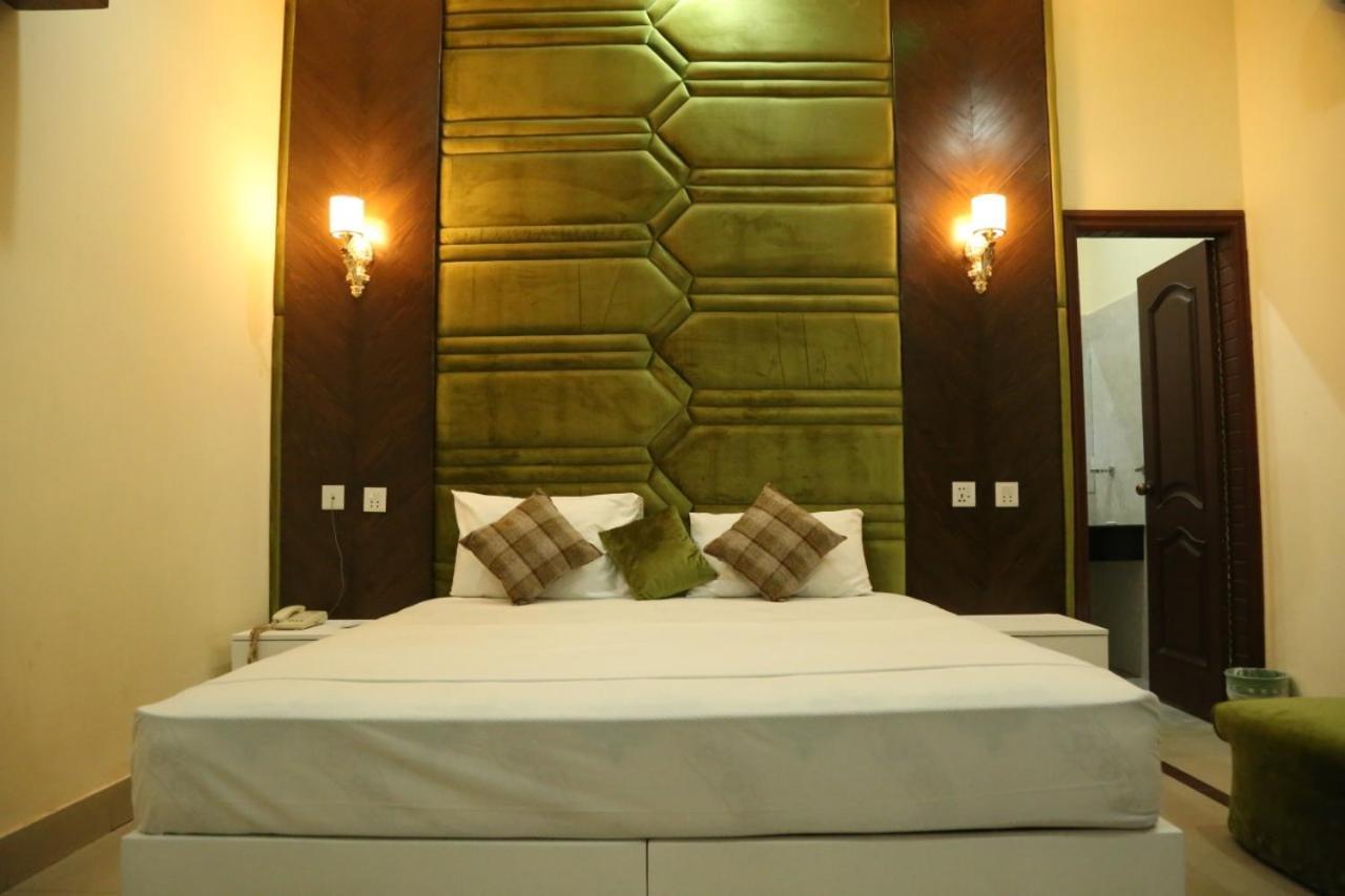 Hotel Pak Continental Мултан Экстерьер фото