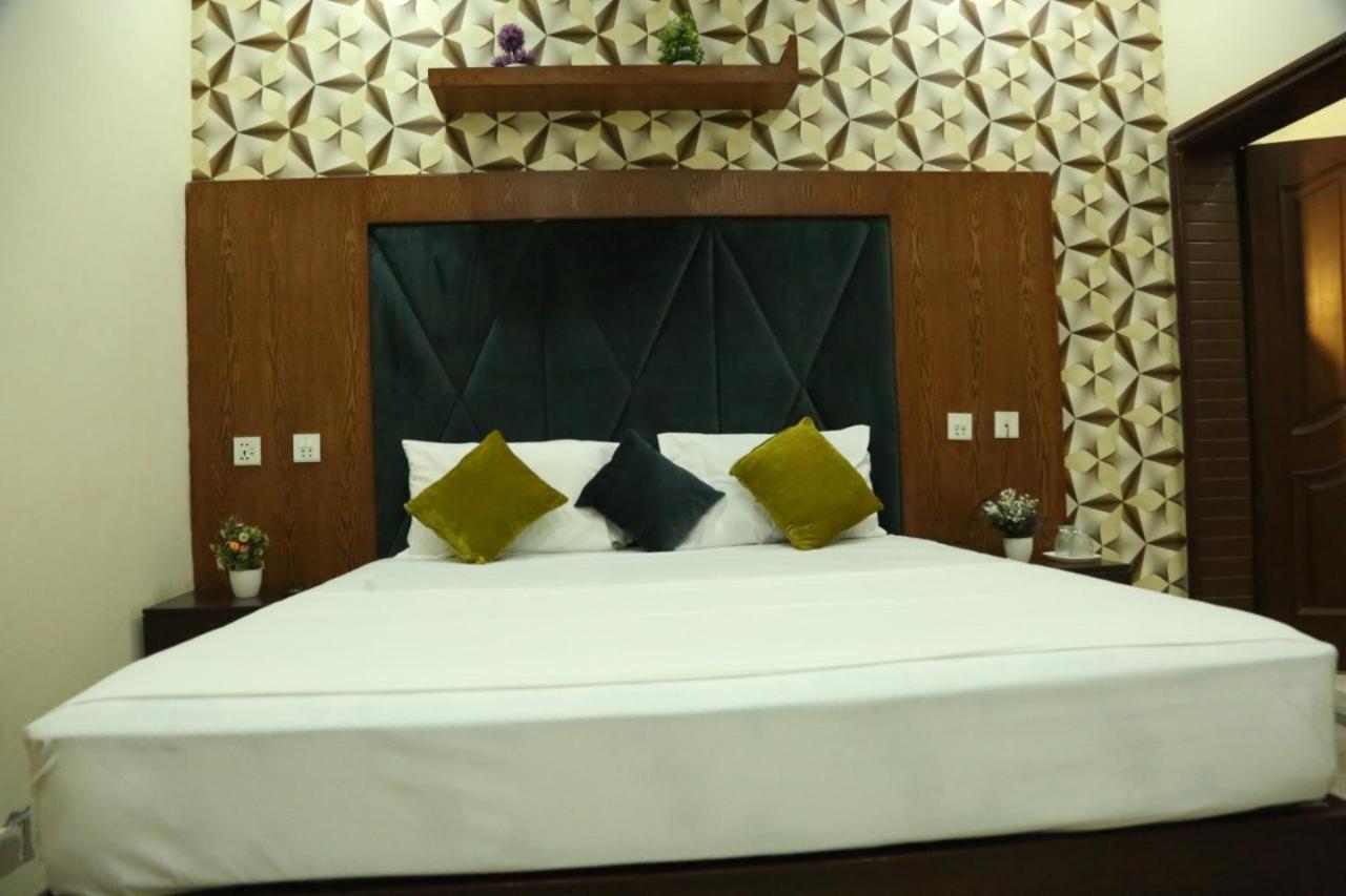 Hotel Pak Continental Мултан Экстерьер фото