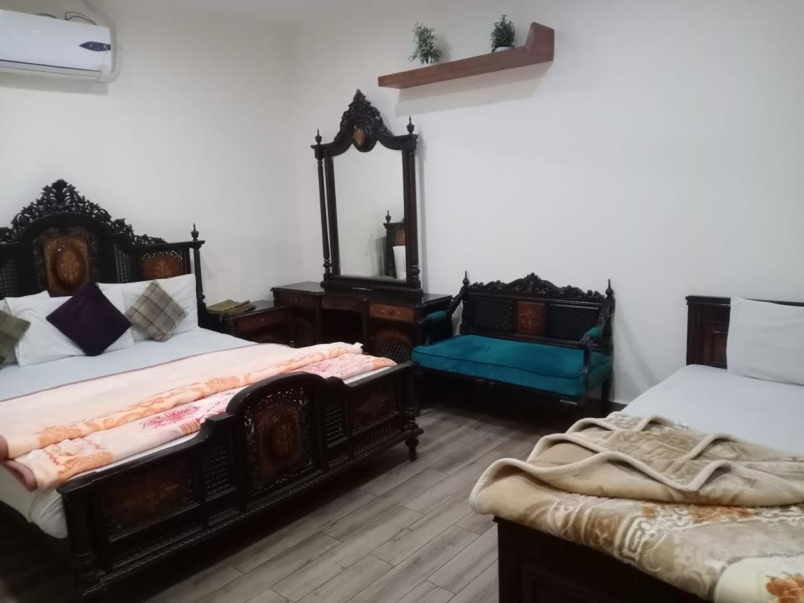 Hotel Pak Continental Мултан Экстерьер фото