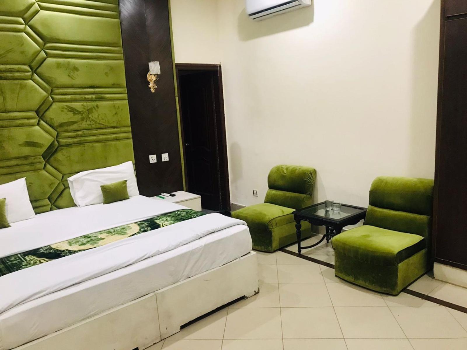Hotel Pak Continental Мултан Экстерьер фото