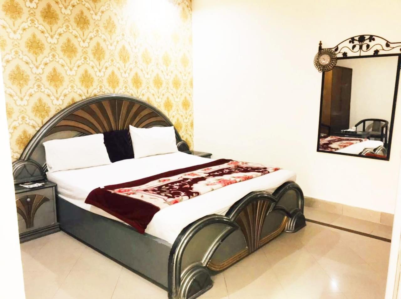 Hotel Pak Continental Мултан Экстерьер фото