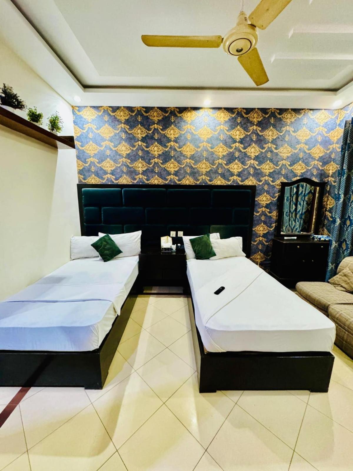 Hotel Pak Continental Мултан Экстерьер фото