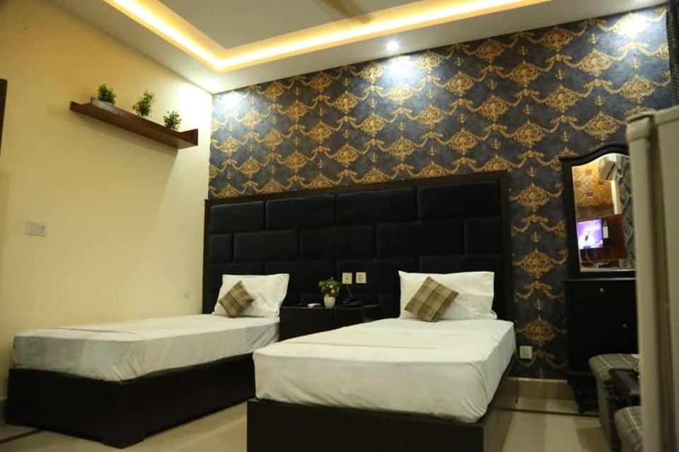 Hotel Pak Continental Мултан Экстерьер фото